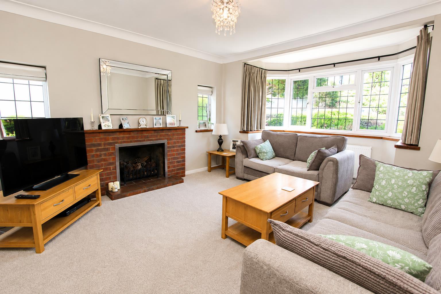 3 bed property in Harbury Road, Carshalton Beeches